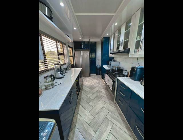 3 BEDROOM HOUSE FOR SALE IN HAYFIELDS